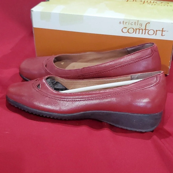 Strictly comfort jessie red leather slip on flats new in box - Picture 4 of 8